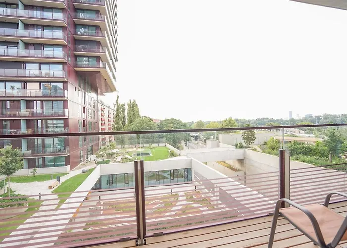 In High-rise On The Danube * Vienne